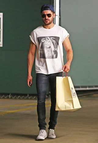 Zac Efron 5 outfits