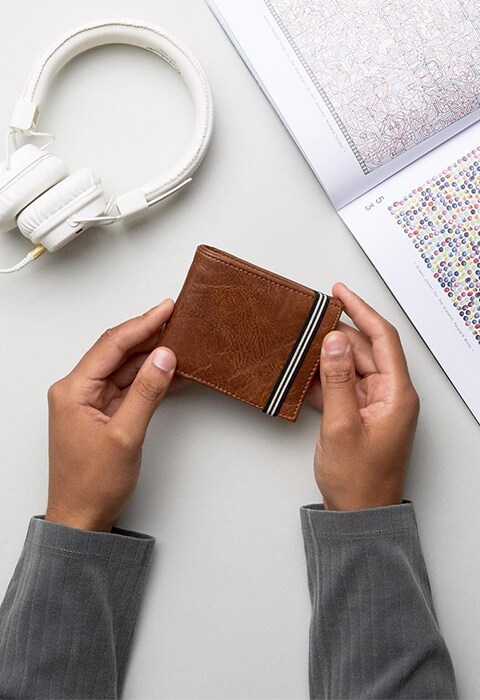 The best Christmas gifts under $20 on ASOS right now, featuring a New Look wallet | ASOS Style Feed