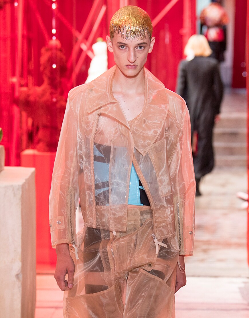 looks et makeup homme de défilé fashion week