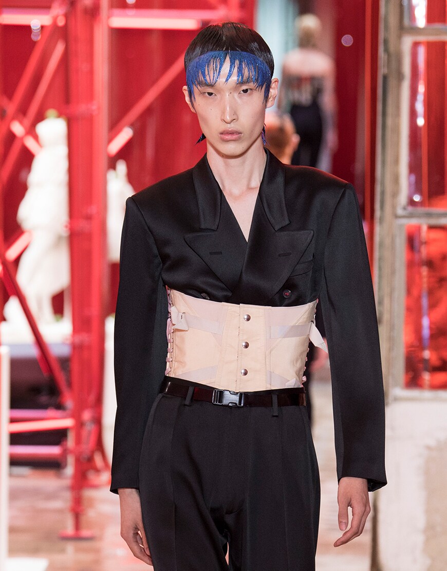 looks et makeup homme de défilé fashion week