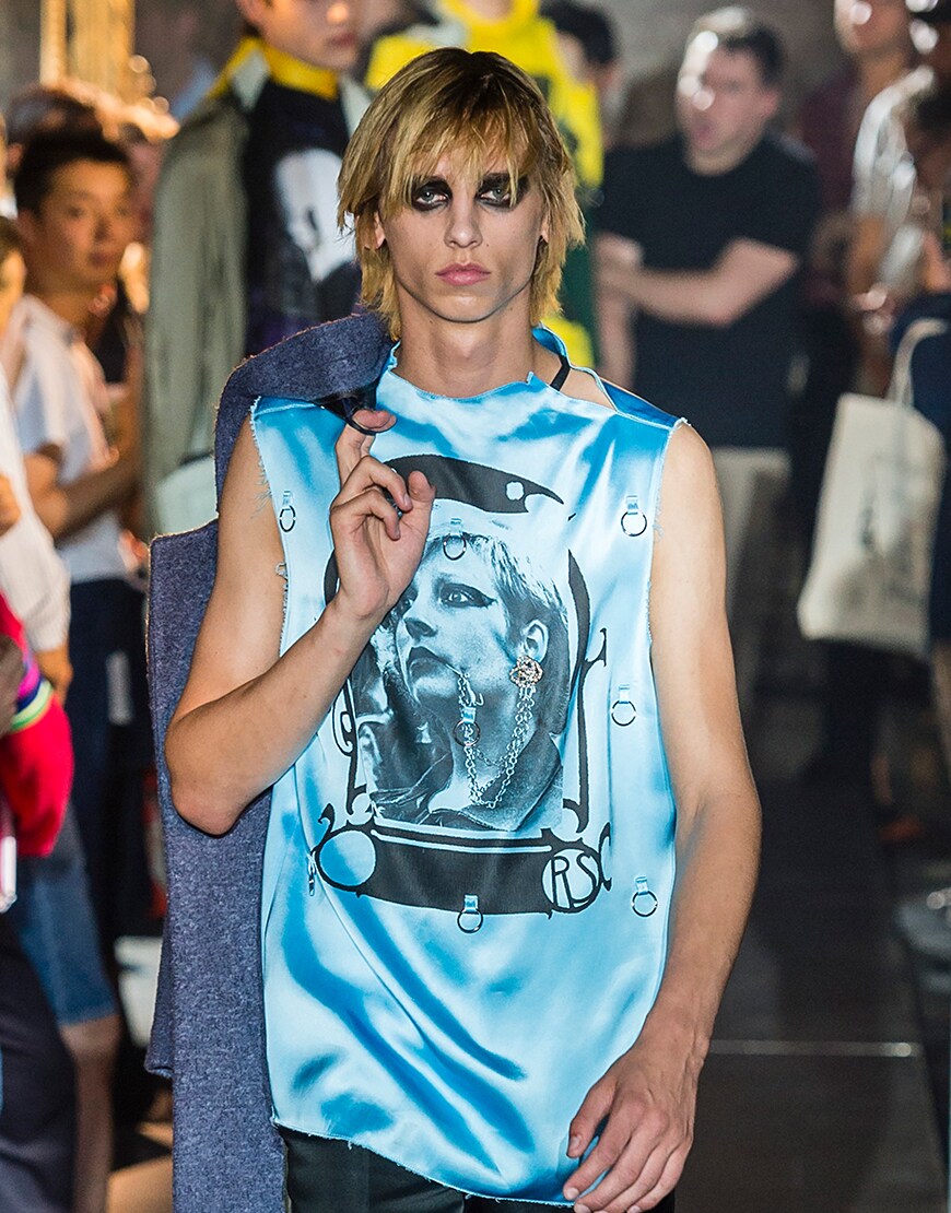 looks et makeup homme de défilé fashion week