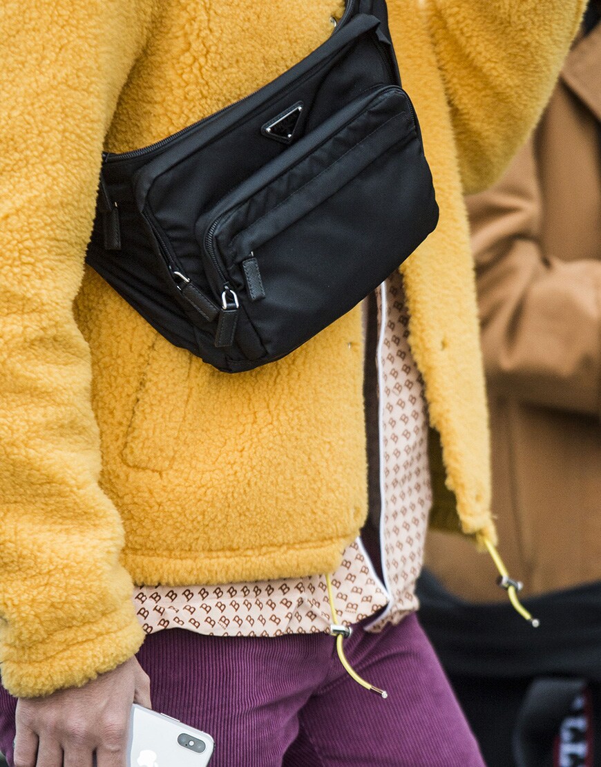 mélange de couleurs vives avec pantalon en velours et polaire