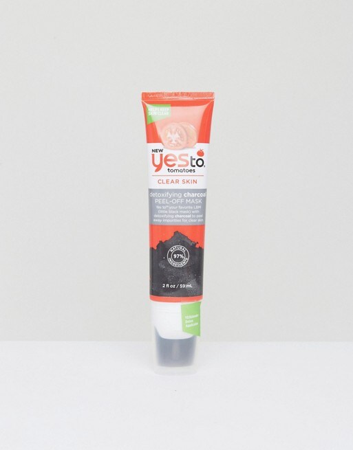 Maske zum Abziehen mit Aktivkohle von Yes To, erhältlich bei ASOS