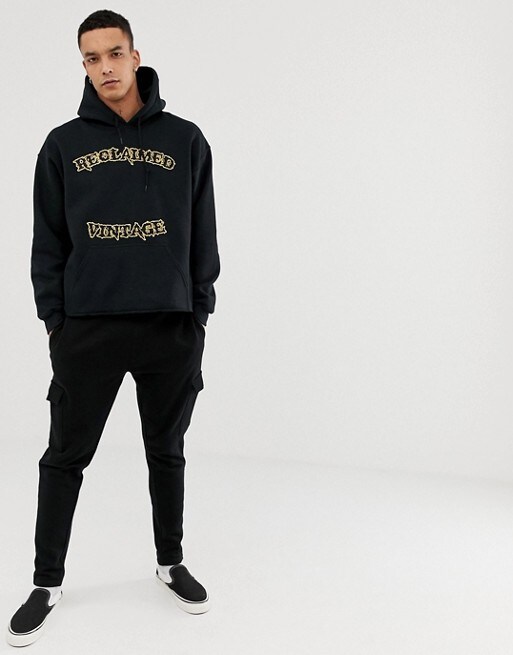Kapuzenpulli von Reclaimed Vintage, erhältlich bei ASOS