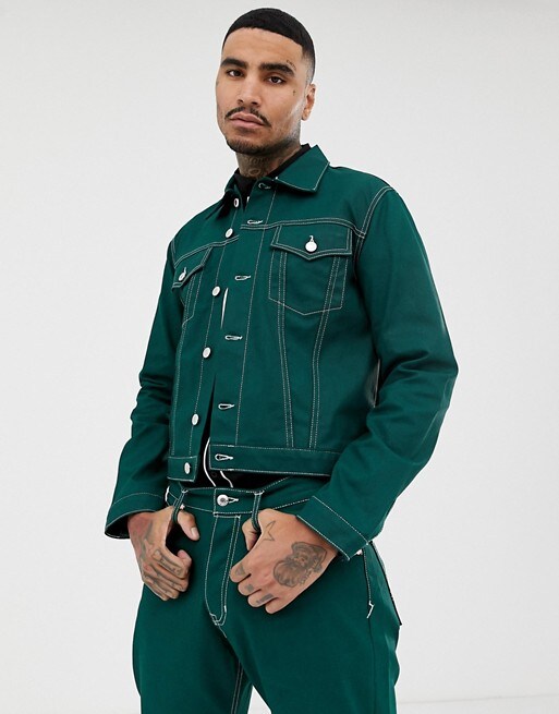 grüne Jeansjacke, erhältlich bei ASOS