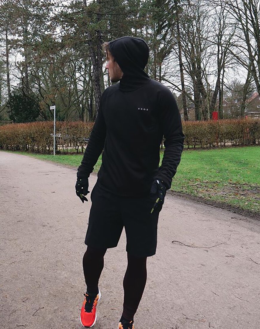 ASOS Insider Dennis Glanz in einem Lauf-Outfit von ASOS 4505