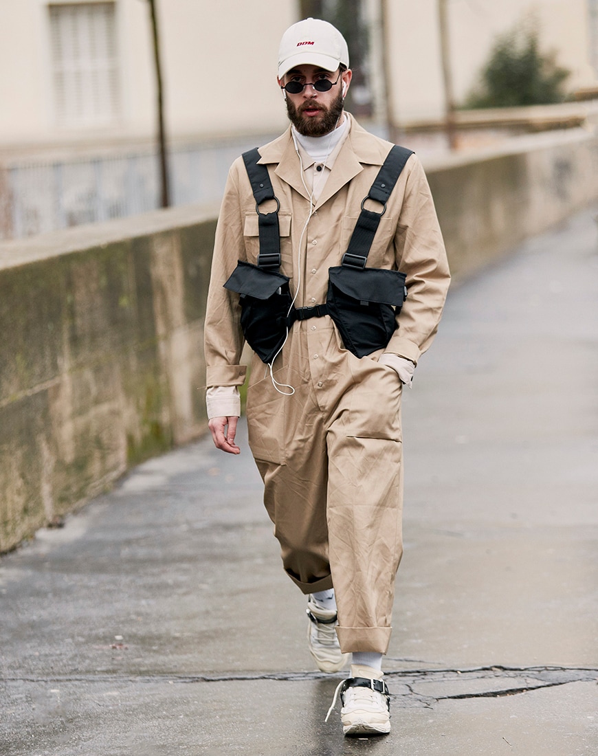 Streetstyle von einem jungen Mann in Funktionskleidung