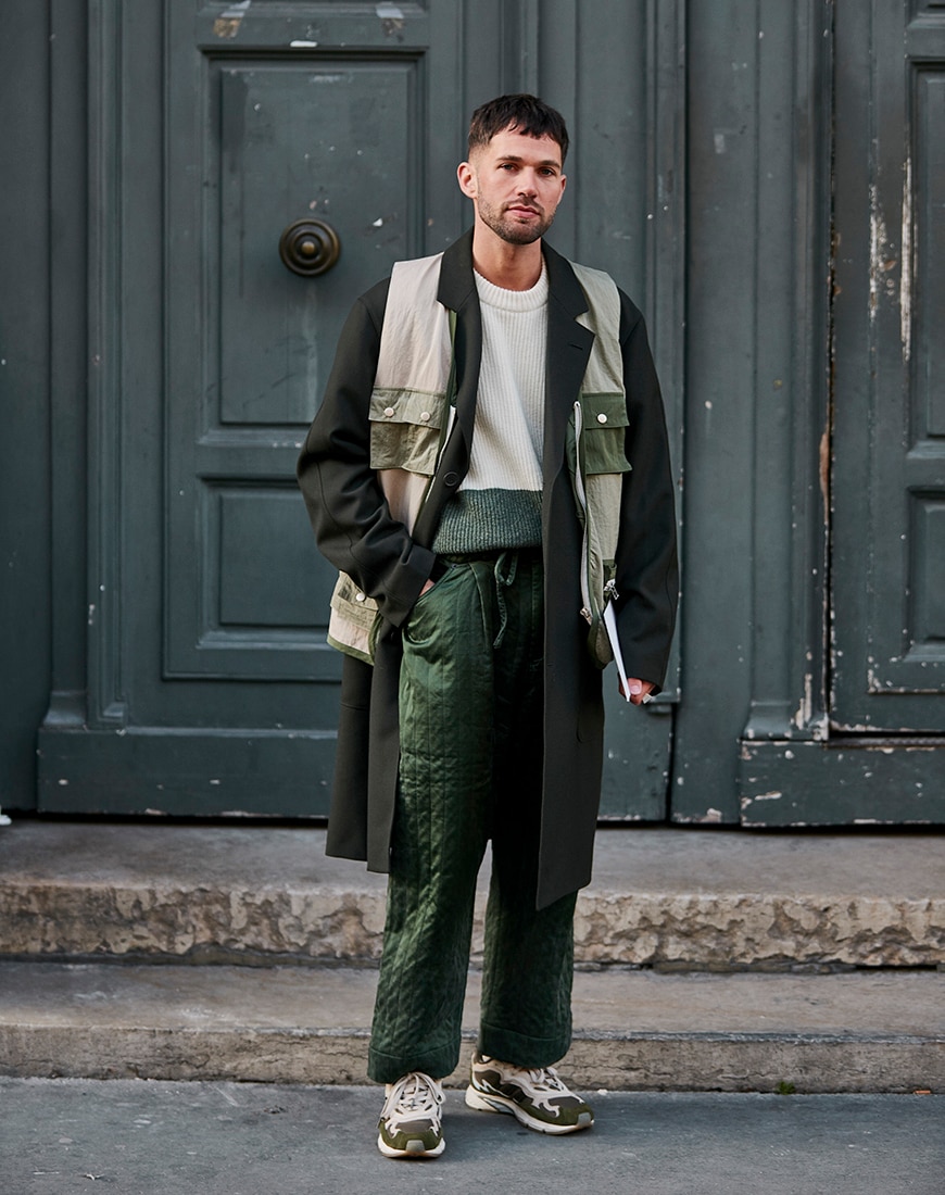 Streetstyle von einem jungen Mann in Funktionskleidung