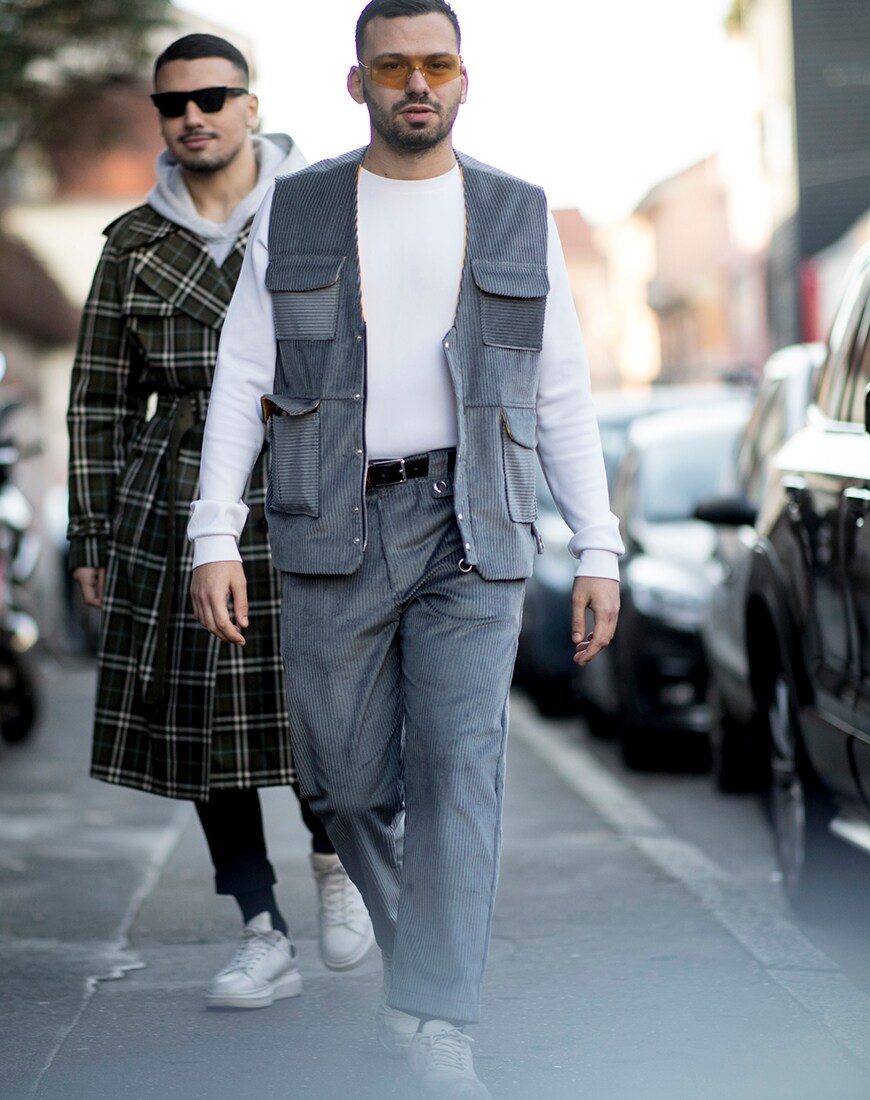 Streetstyle von einem jungen Mann in Funktionskleidung