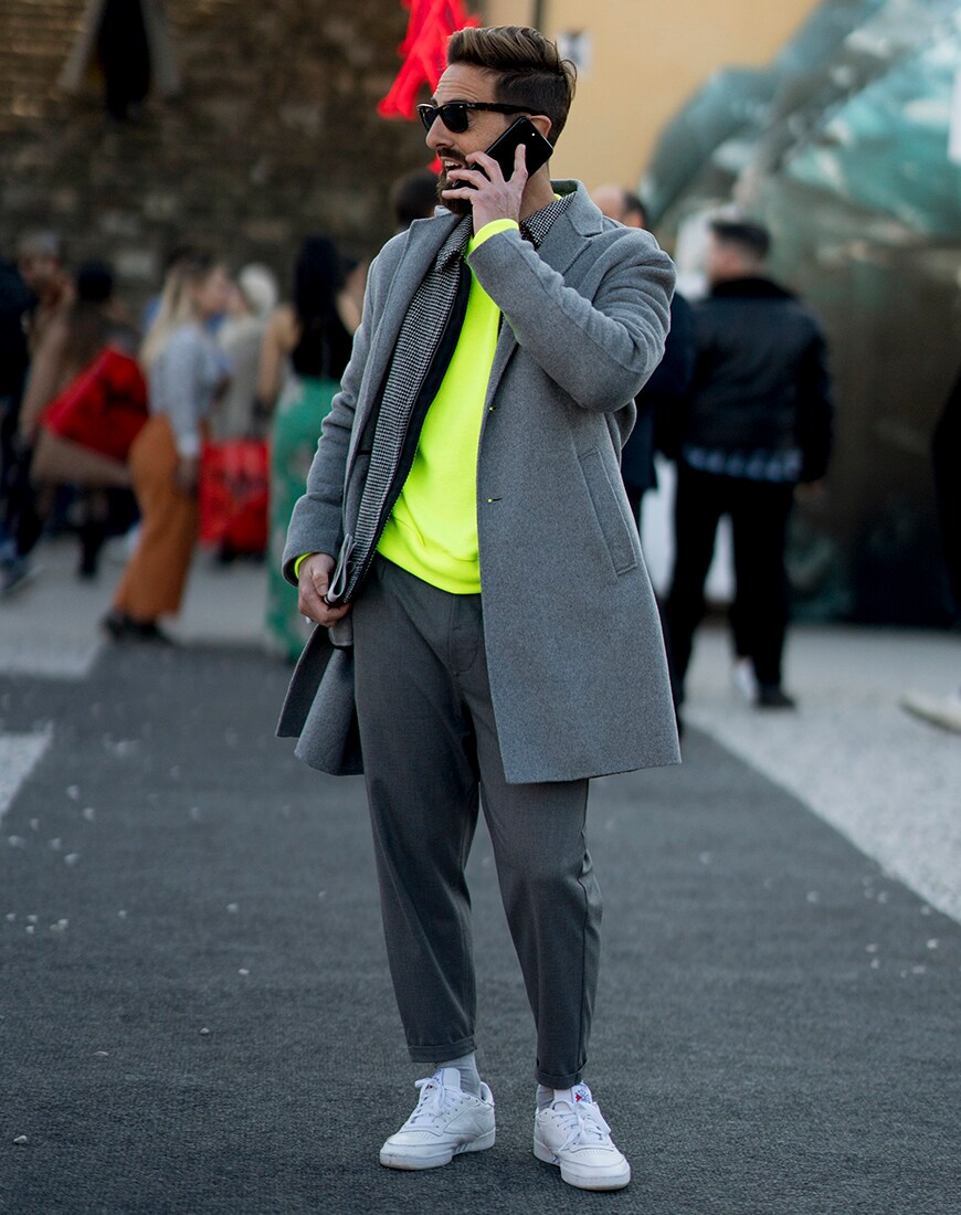 Streetstyle für Herren mit neongelbem Pulli