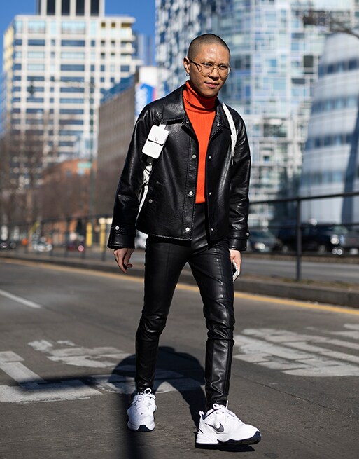 Streetstyle: Mann trägt Nike Monarch Sneaker