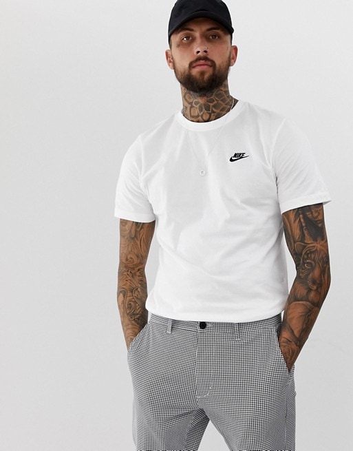 Nike Club – Futura – Weißes T-Shirt, 20 € bei ASOS