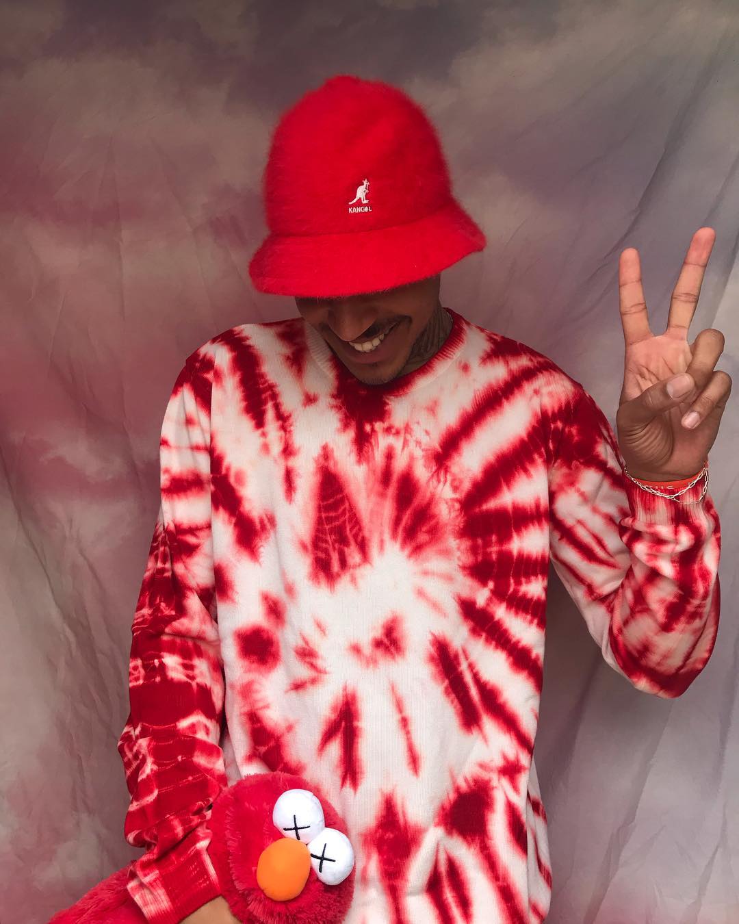 Streetstyle-Bild von ASOS Ruddy in einem Batik-Shirt