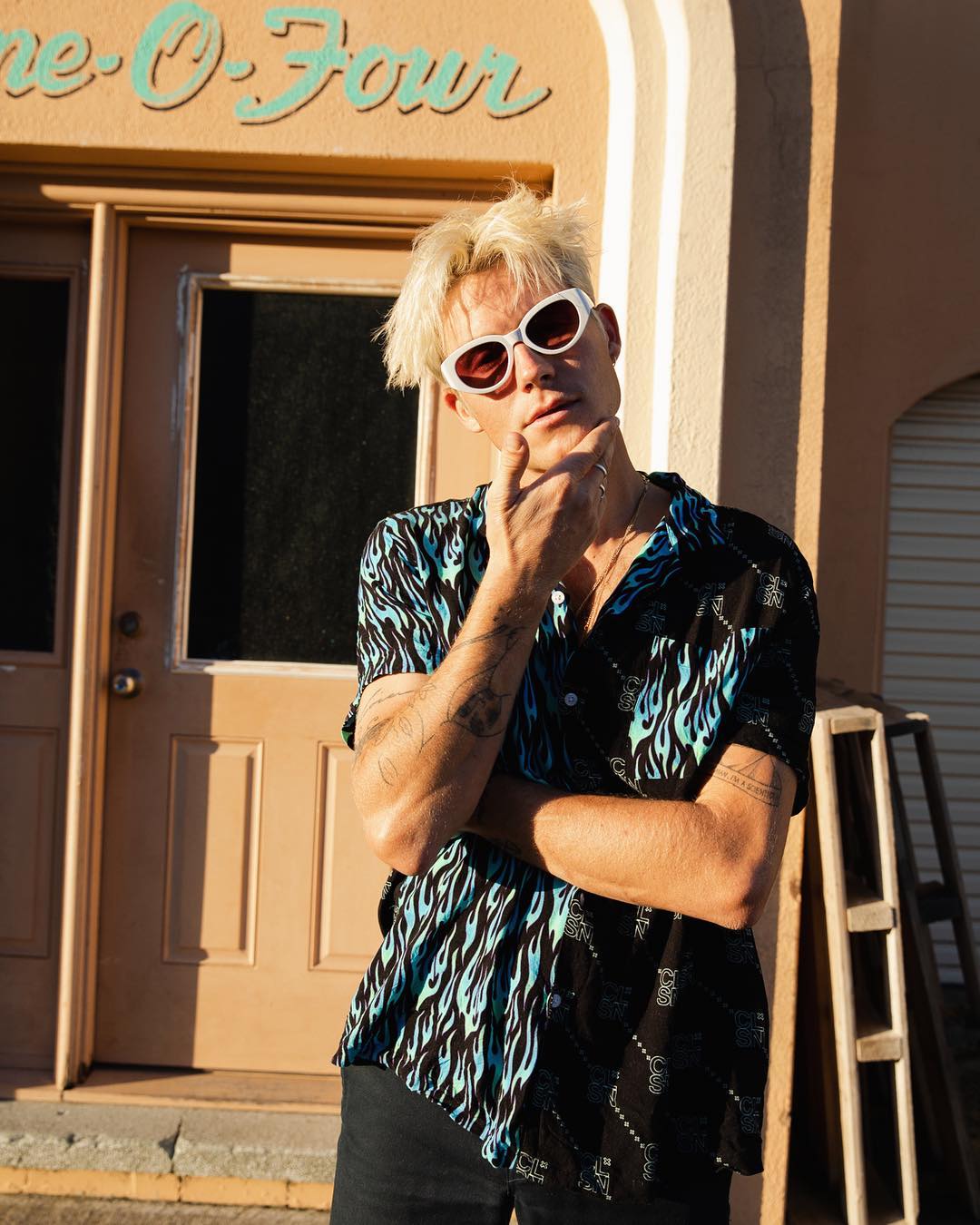 Streetstyle-Bild von ASOS Jono in einem Retro-Hemd