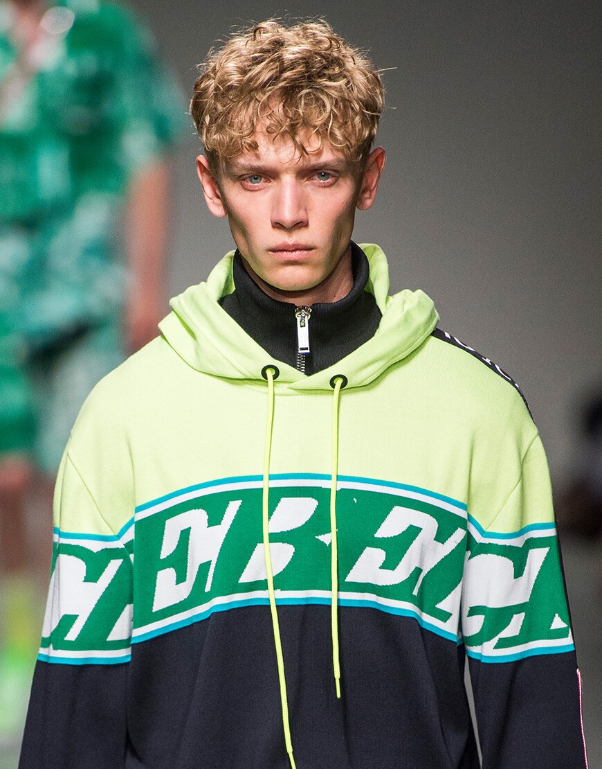 A picture of a model with a messy fringe at the SS19 menswear shows.