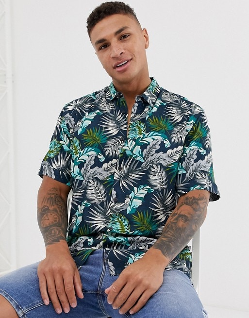Burton Menswear – Hemd mit Revers und Blätter-Print, 20 € bei ASOS