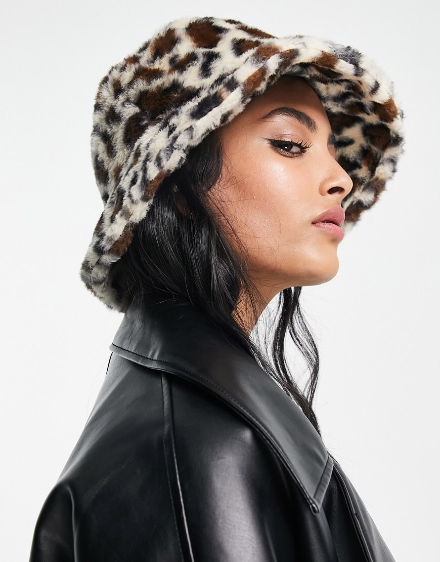 Leopard-print bucket hat