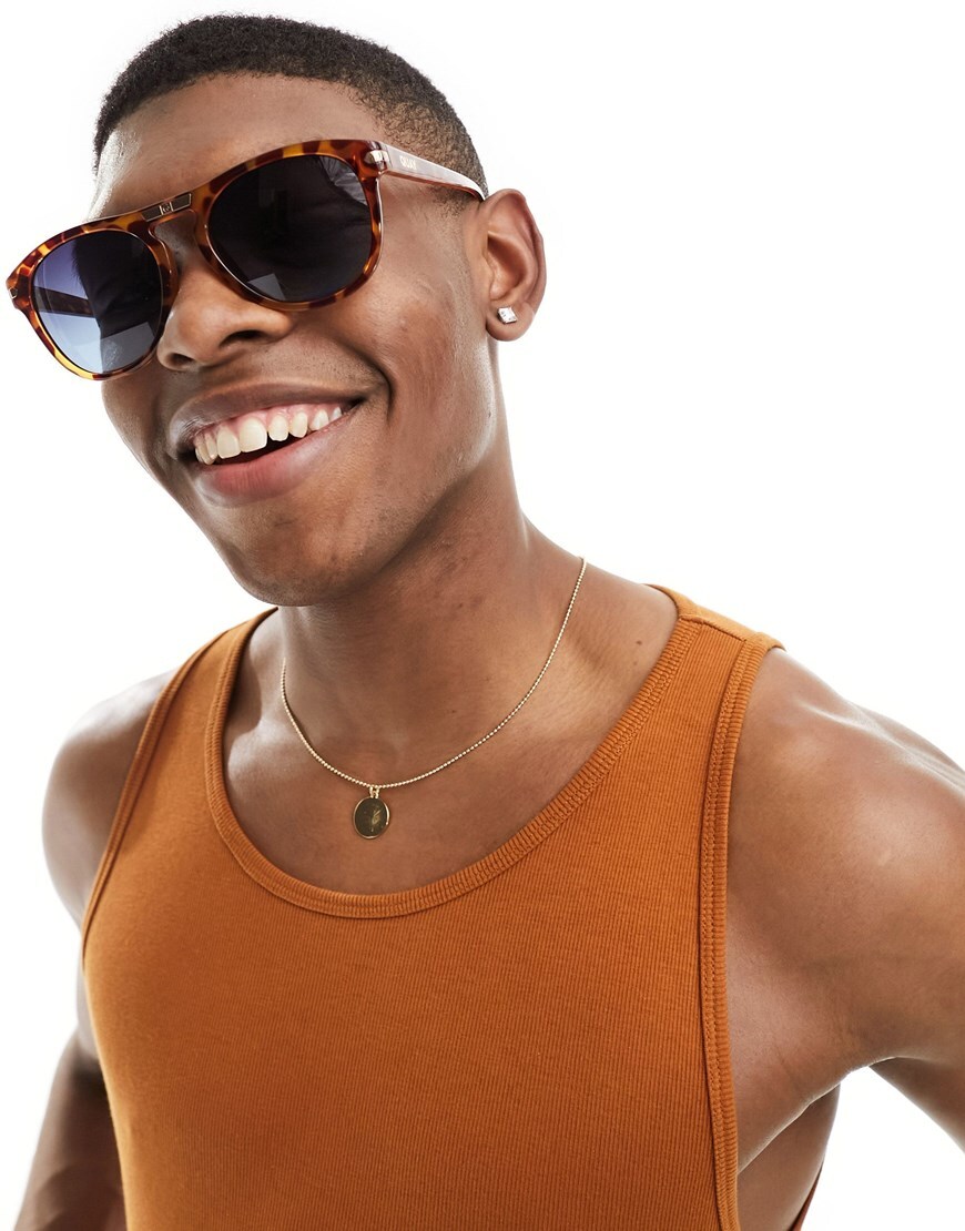 Quay slicked back round sunglasses