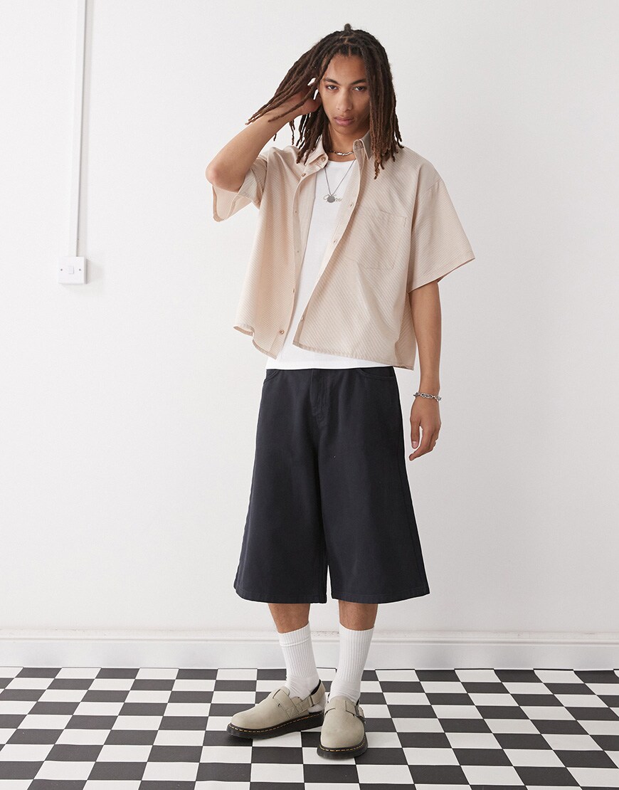 A model wearing black jorts