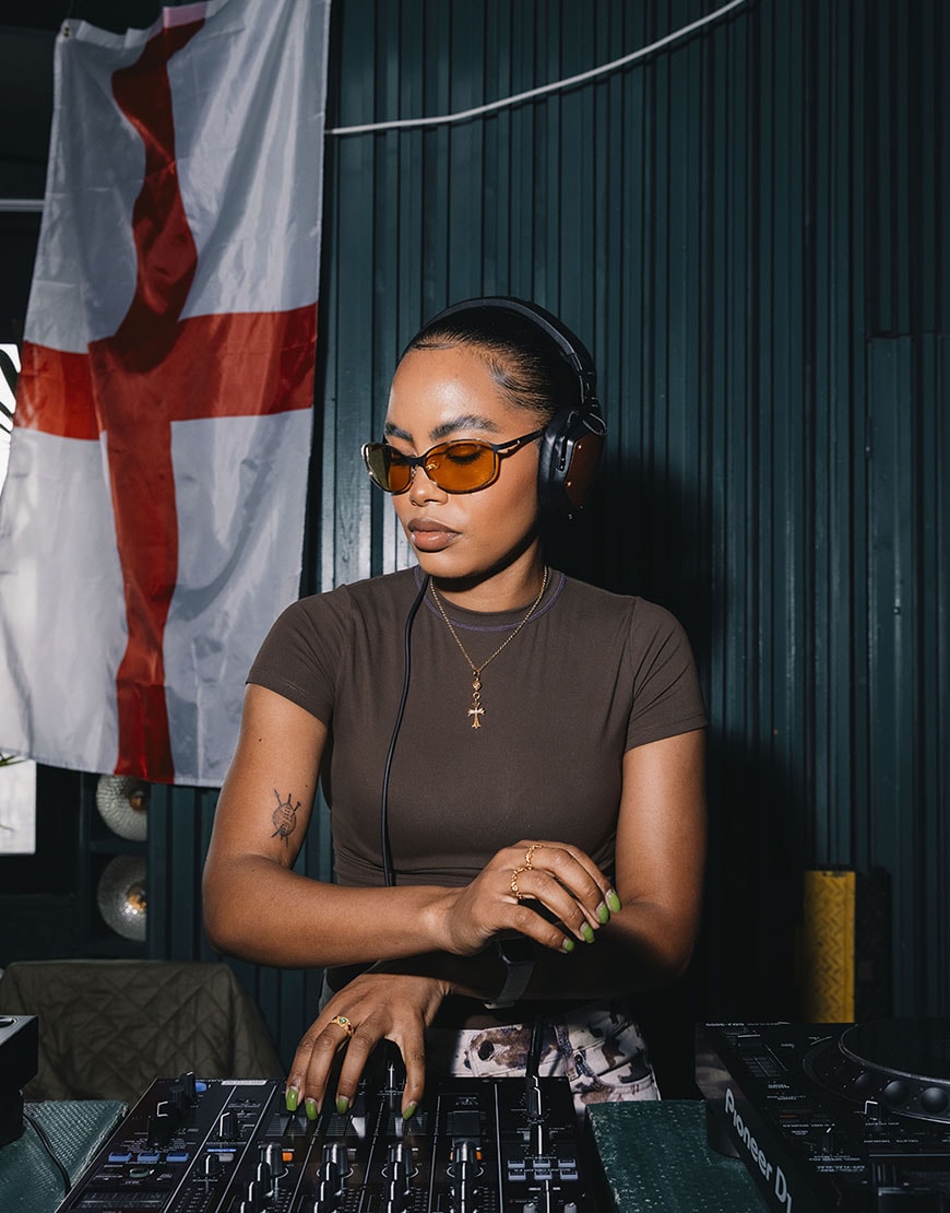 DJ Rosey Gold on the decks