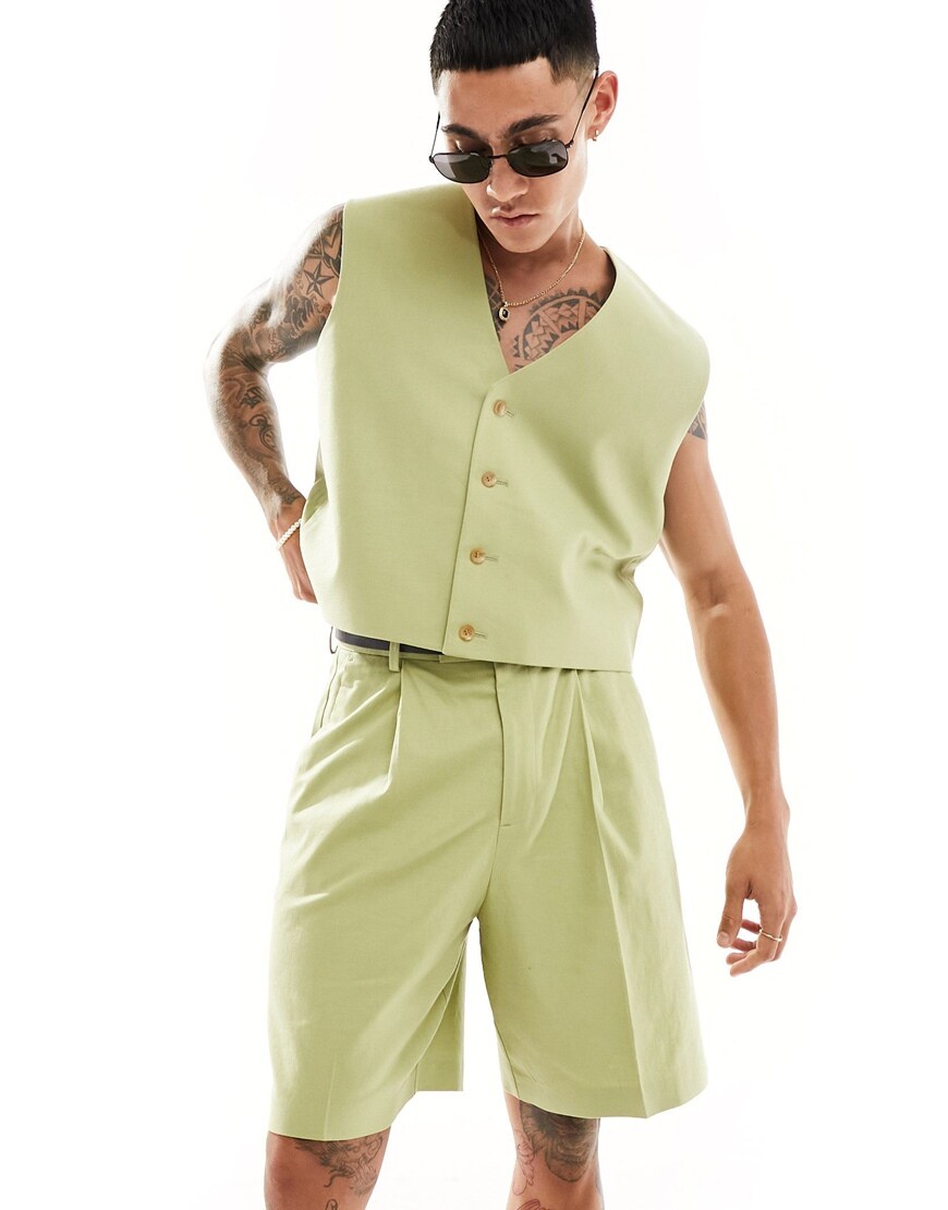 Man wearing linen tailored shorts| ASOS Style Feed