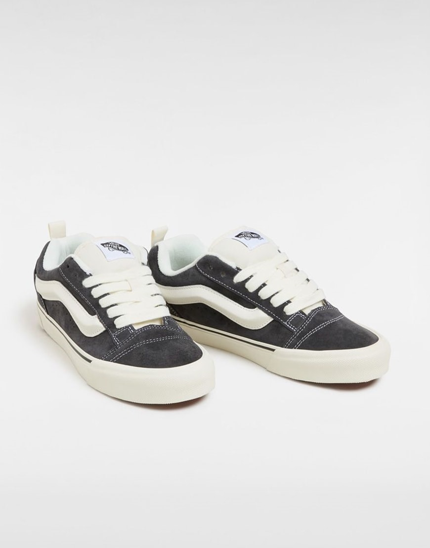 Vans Knu Skool trainers in grey
