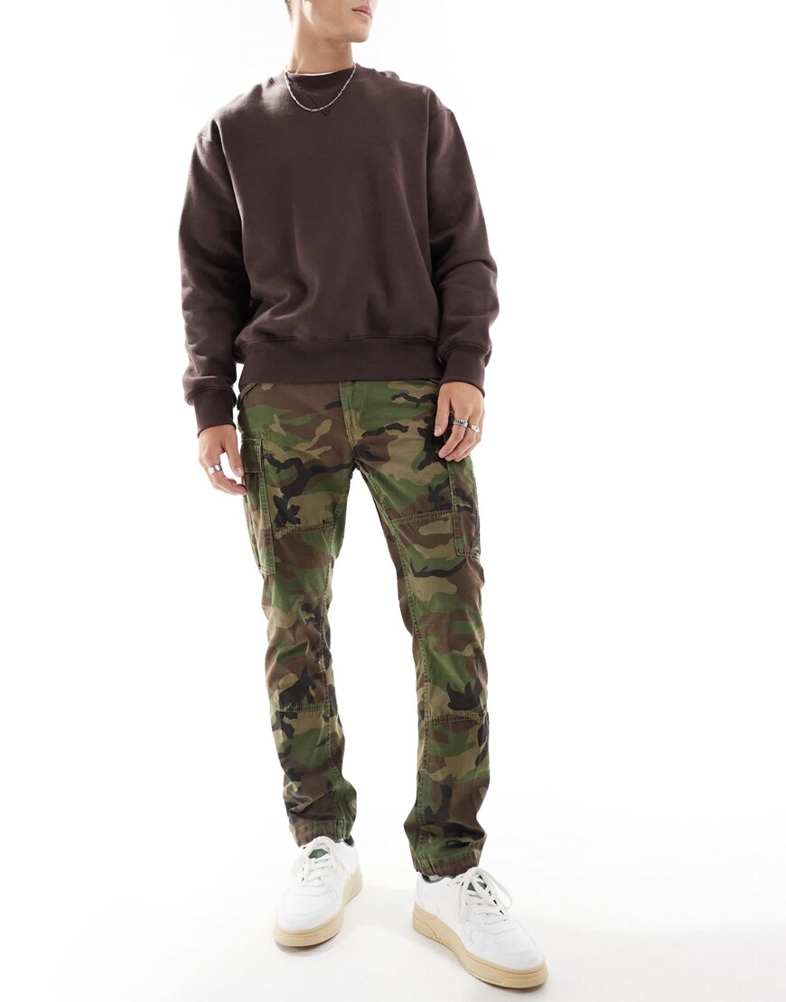 Man wearing cargos