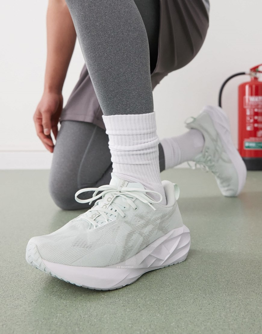 Asics Novablast