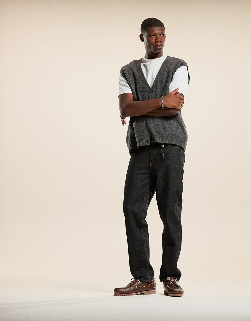 Man wearing black straight jeans