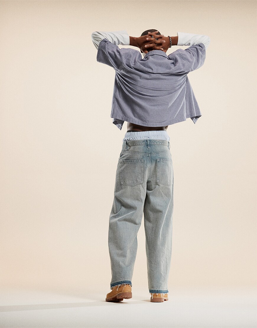 Man wearing grey baggy jeans