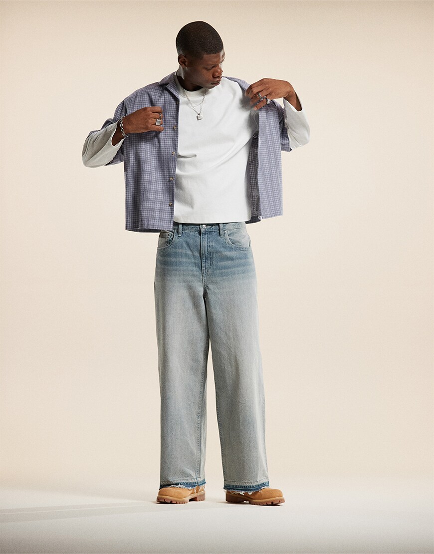 Man wearing grey baggy jeans