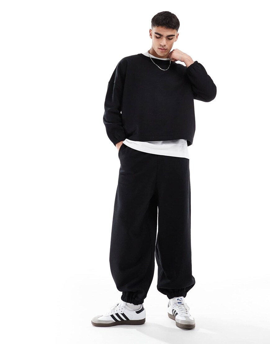Man wearing a black tracksuit