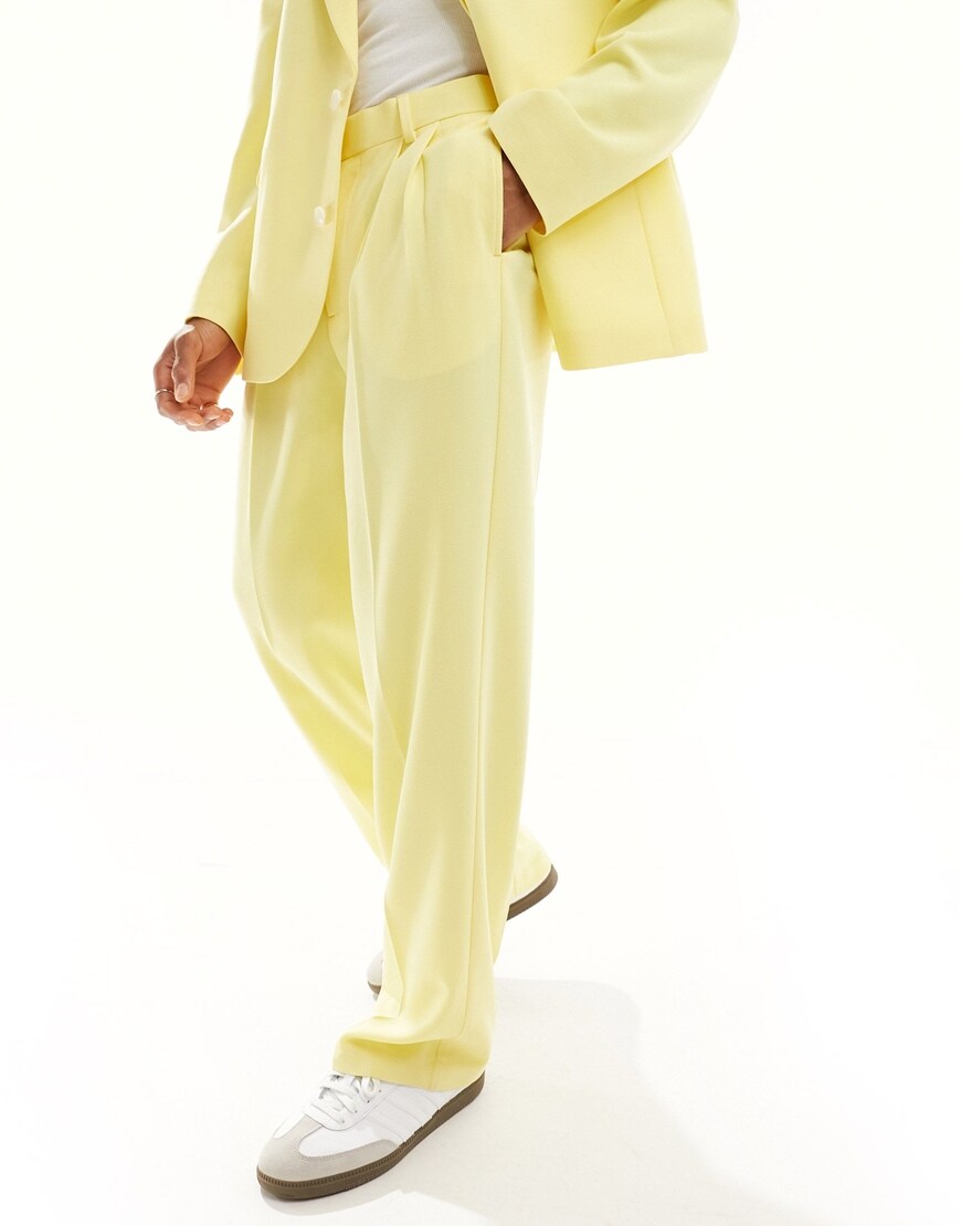 A model wearing yellow suit trousers