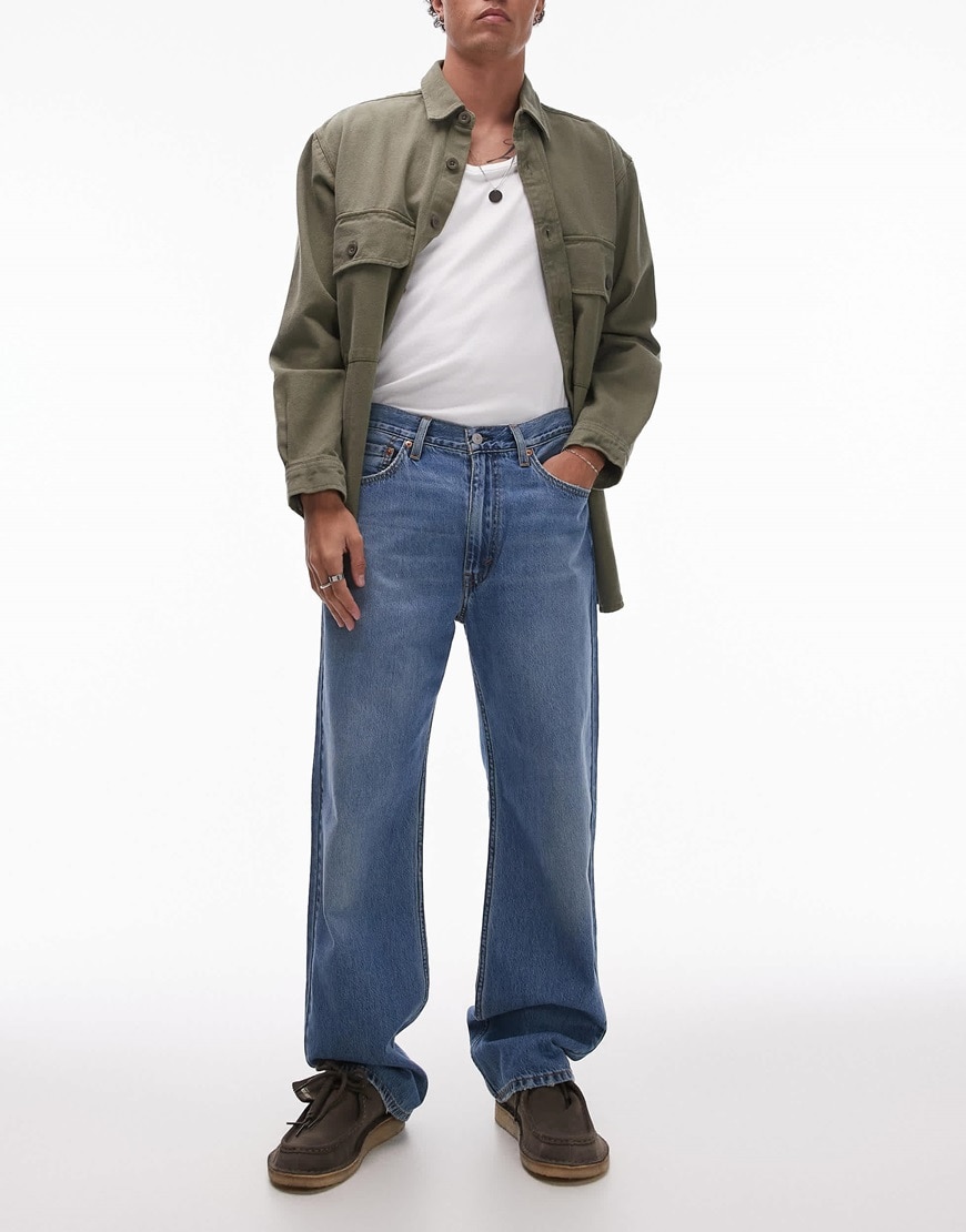 Model wearing blue baggy jeans