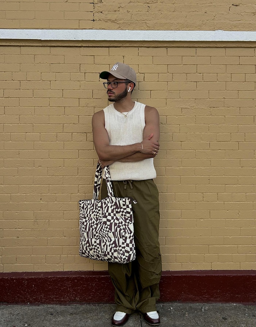 Man wearing a white t-shirt with an abstract tote bag