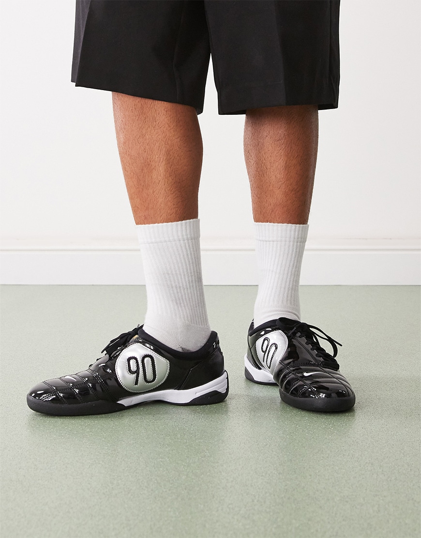 Nike T90 trainers in black
