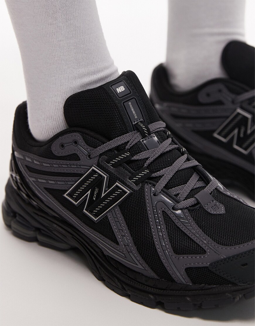 New Balance trainers in black