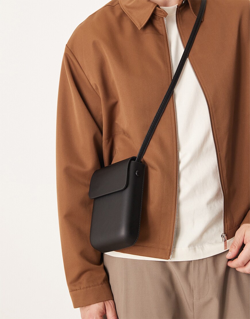 Man wearing a black crossbody bag