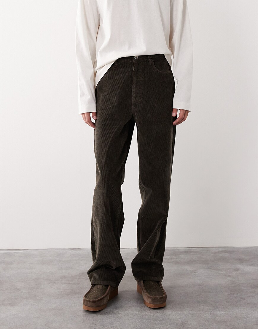Cord trousers outfit | Man wearing black corduroy trousers