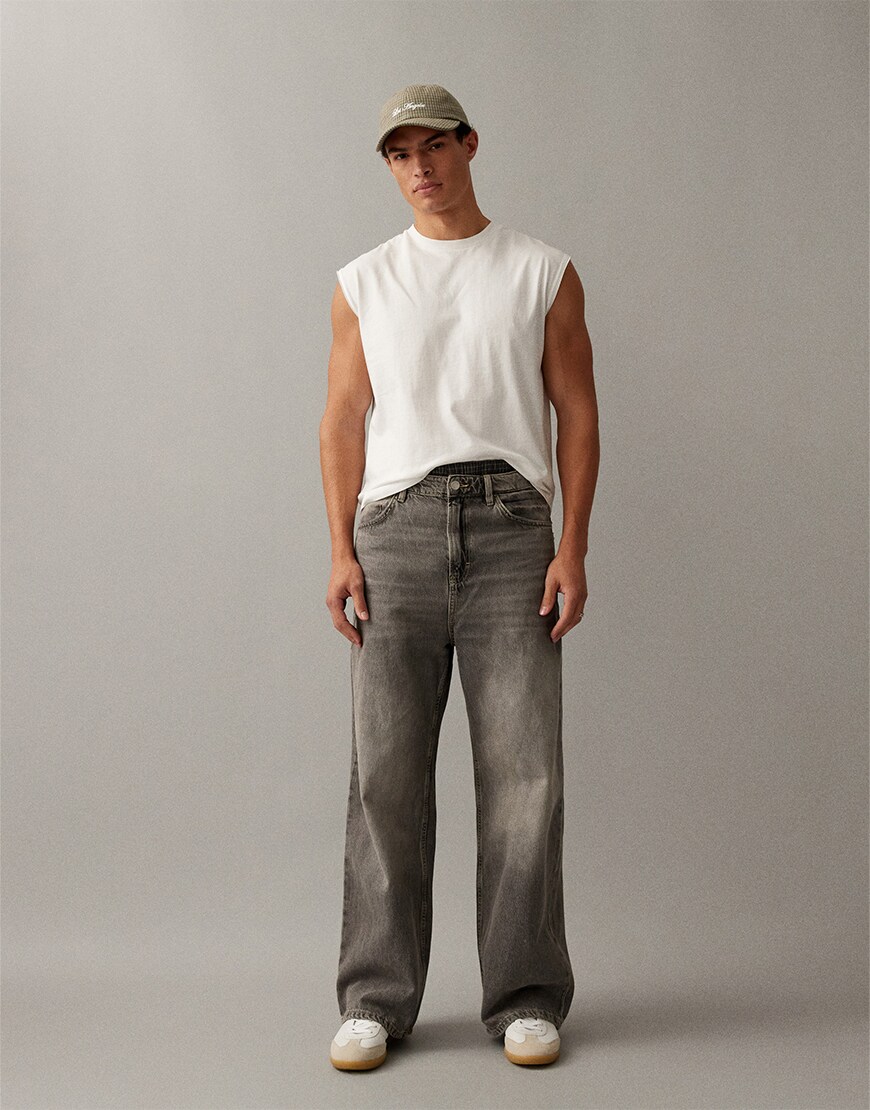 Man wearing baggy jeans