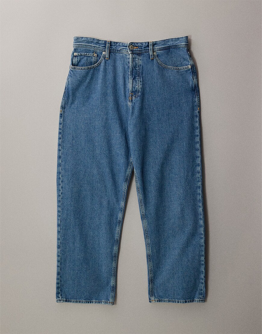 Loose straight jeans