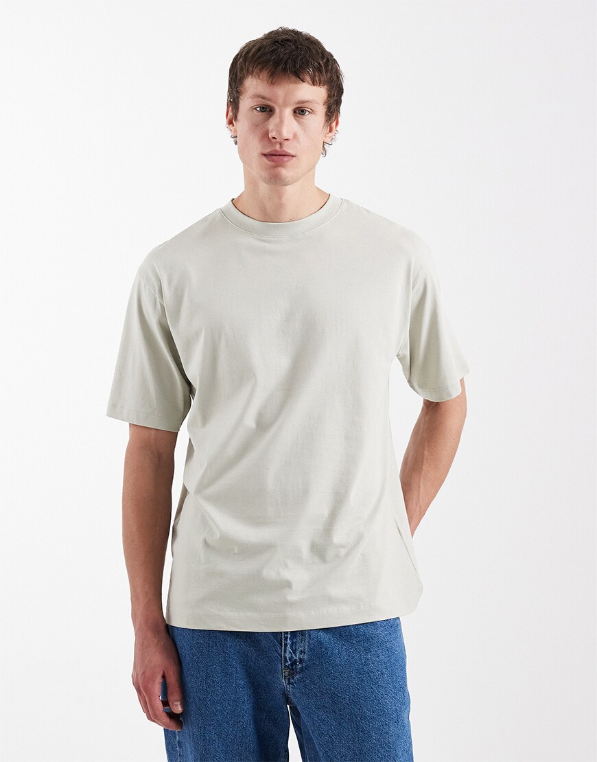 Man wearing a relaxed t-shirt