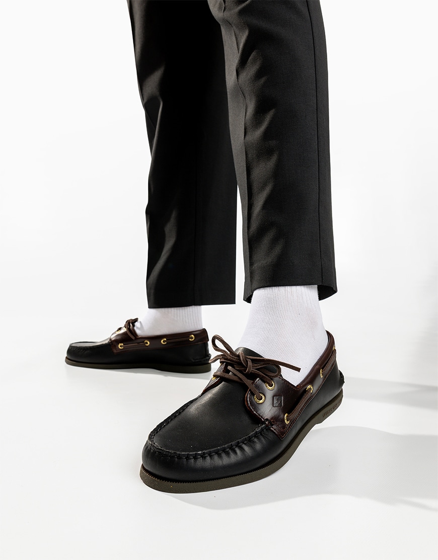 Man wearing sperry shoes