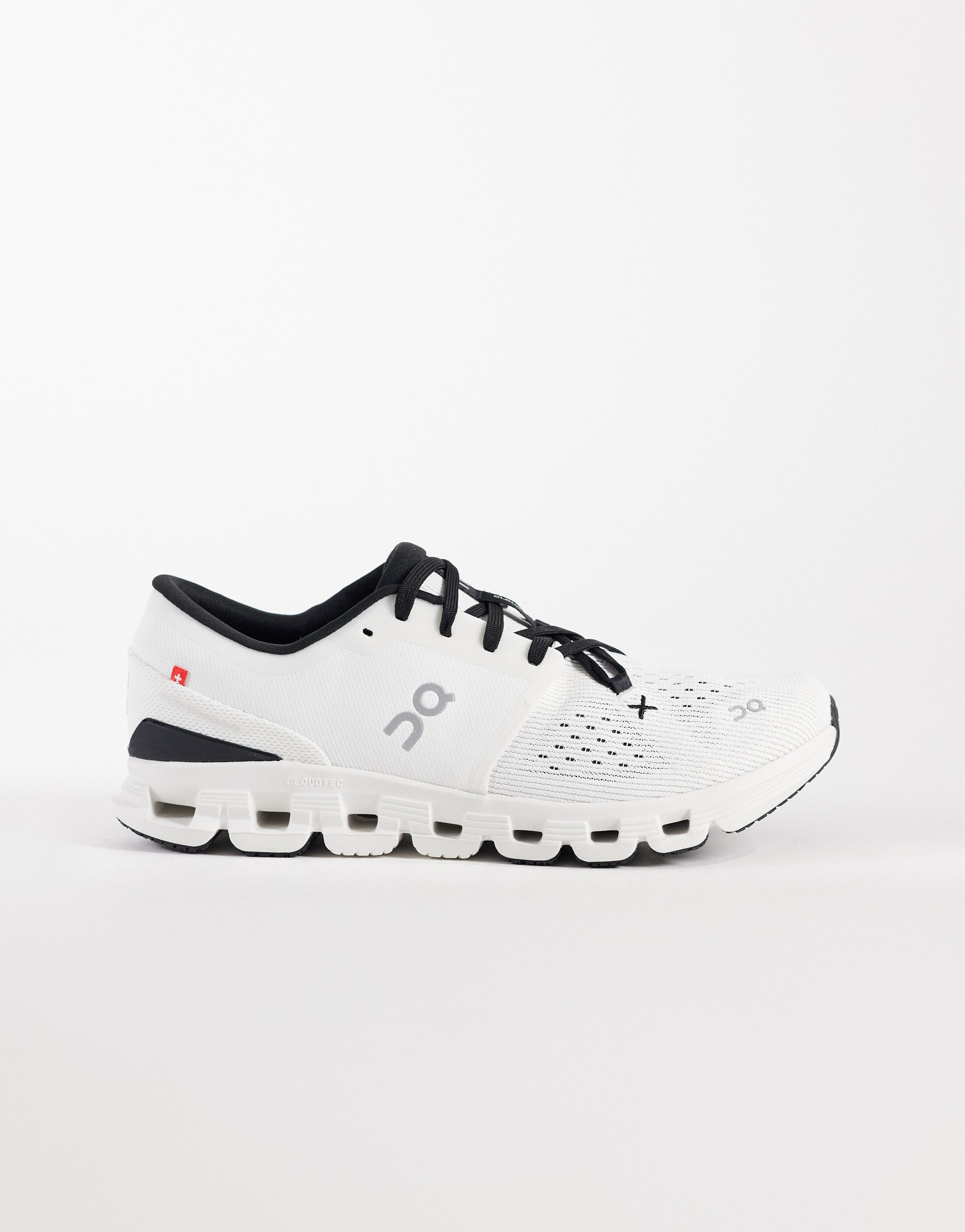 ON Cloud X 4 training trainers in white and black | ASOS Style Feed