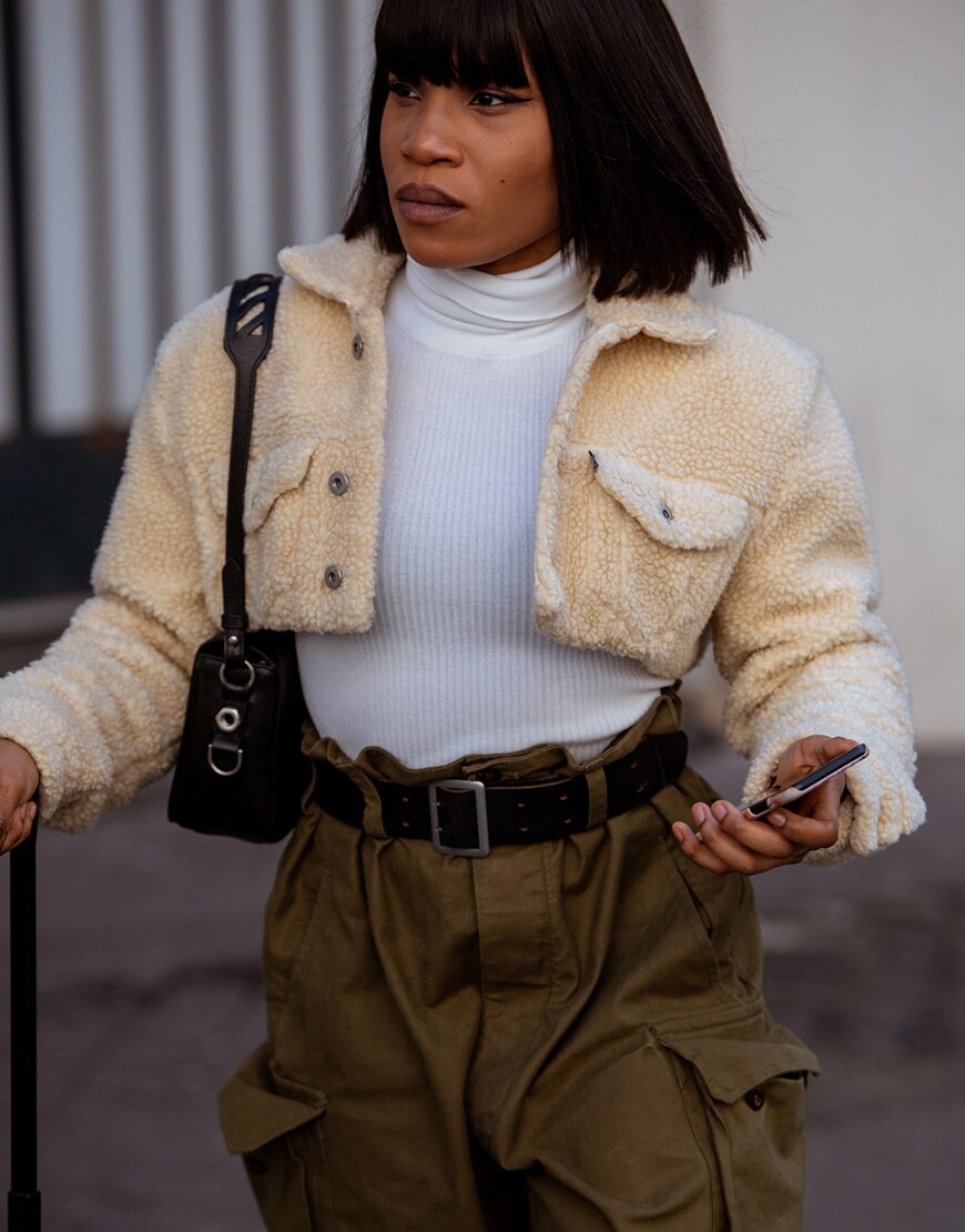 A picture of a street styler wearing cargo pants