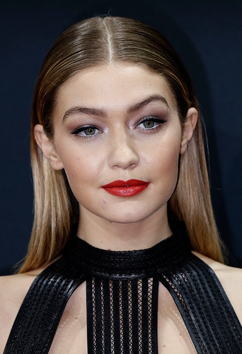 five-days-in-hair-gigi-hadid-blonde-model-style-beauty