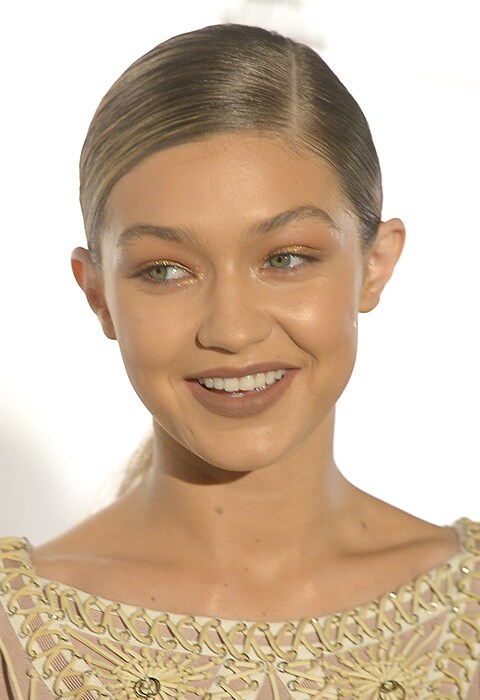 five-days-in-hair-gigi-hadid-blonde-model-style-beauty