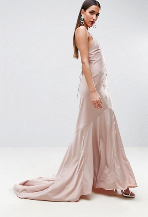 vestido encolado con escote en la espalda