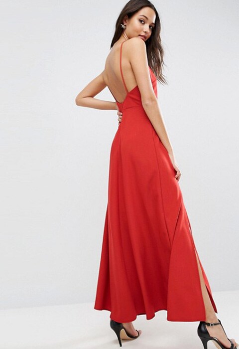 vestido rojo con escote en la espalda
