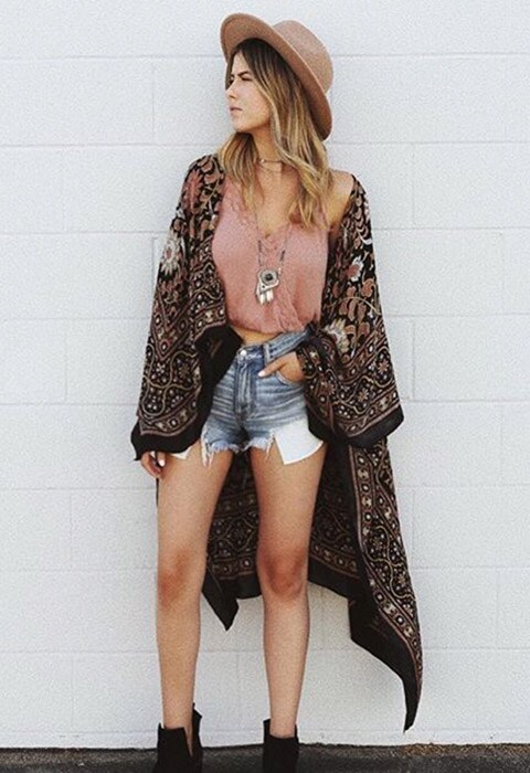 #AsSeenOnMe blogger wearing a paisley kimono | ASOS Fashion & Beauty Feed